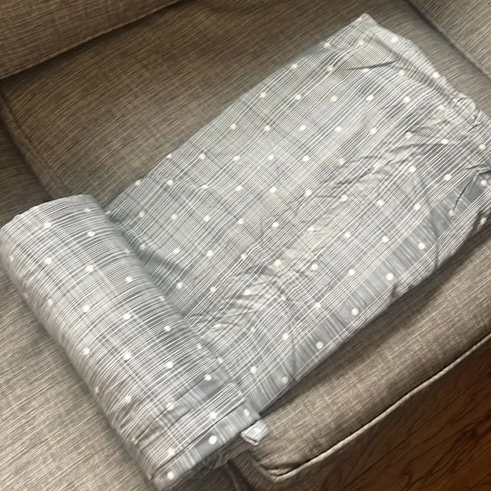 Ienjoyhome Queen duvet cover.  NWOT.  Includes two standard pillowcase shams.